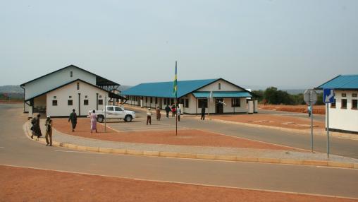 People walking outside customs buildings at the Burundi-Rwandan border.